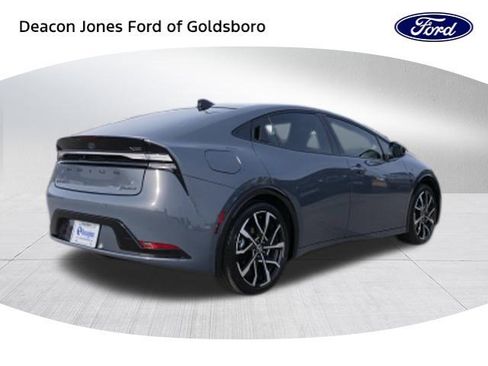 Used 2024 Toyota Prius Prime XSE Premium image 3