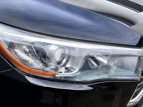Used 2015 Toyota Highlander Plus FWD image 25