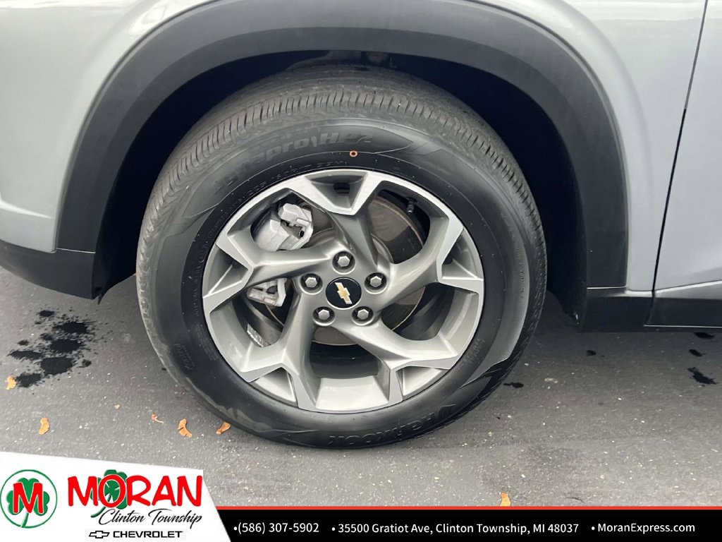 Certified 2024 Chevrolet Trax LT w/ Sunroof Package FWD image 11
