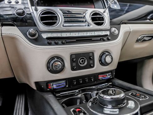 Used 2014 Rolls-Royce Ghost image 38