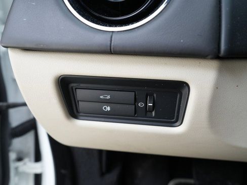 Used 2016 Jaguar XJ L Portfolio image 28