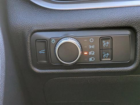 Used 2022 Ford Explorer XLT image 28