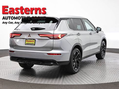 Used 2022 Mitsubishi Outlander SE image 5