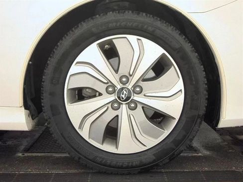 Used 2015 Hyundai Sonata Limited w/ Option Group 02 FWD image 10