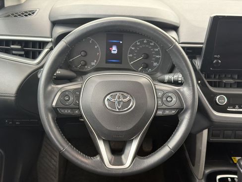 Used 2023 Toyota Corolla Cross LE FWD image 11