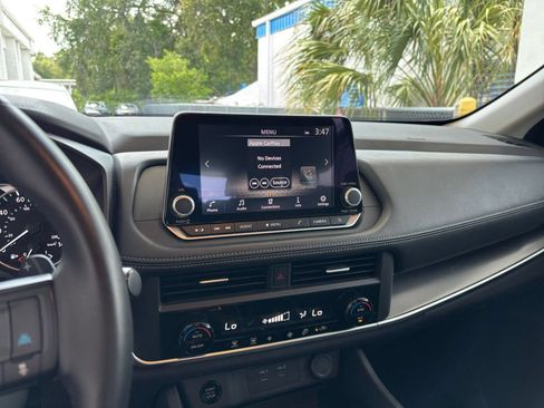Used 2025 Nissan Rogue SV FWD image 17