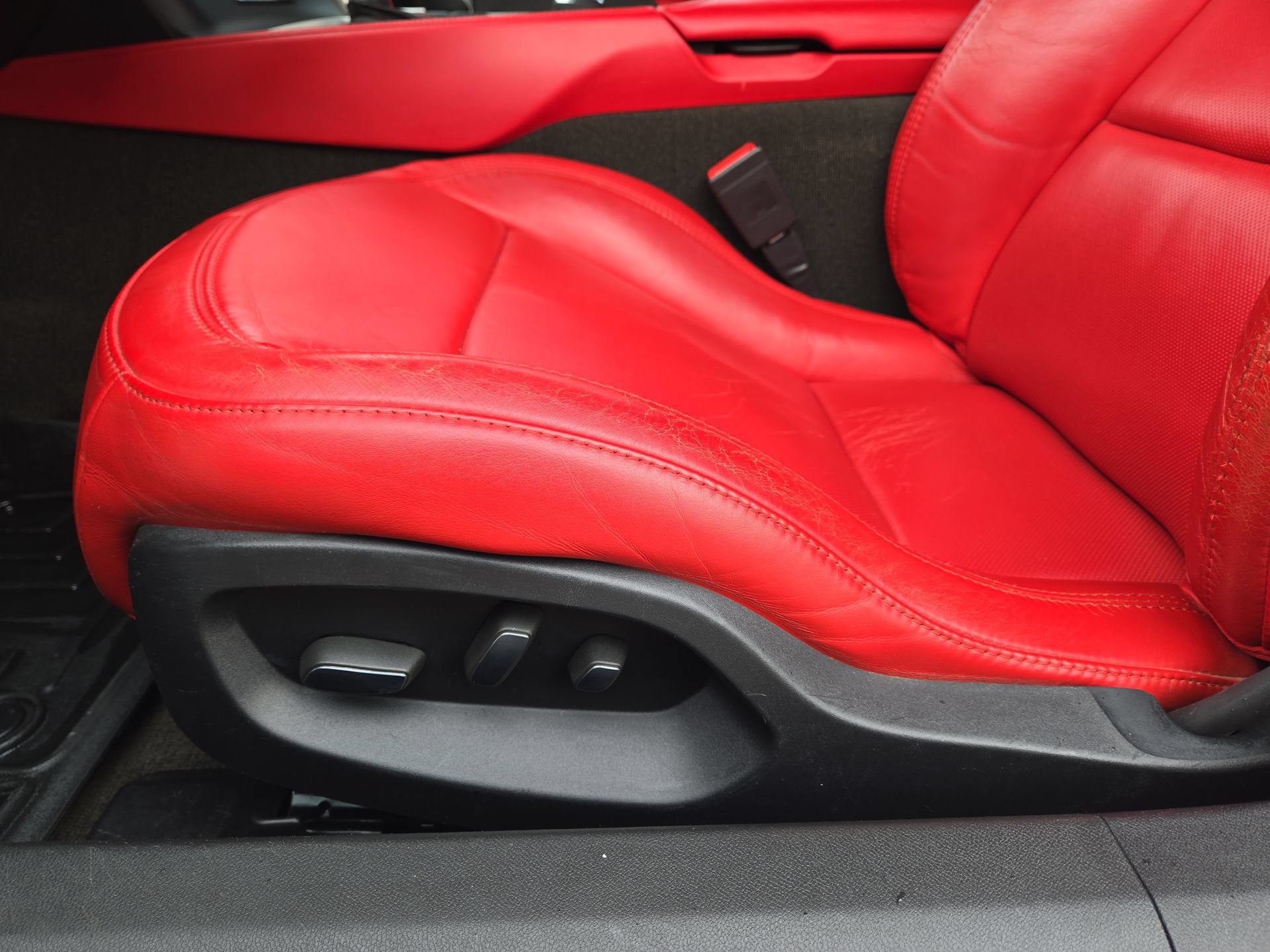 Used 2014 Chevrolet Corvette Stingray Coupe w/ 3LT Preferred Equipment Group RWD image 17