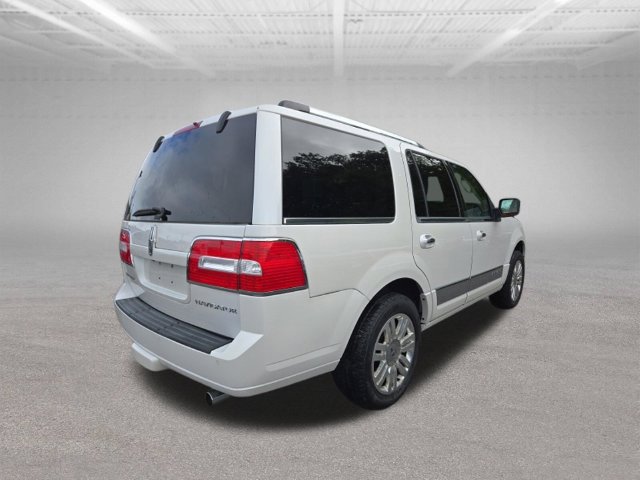 Used 2011 Lincoln Navigator 4WD image 7