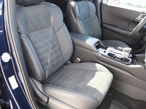 Used 2025 Mitsubishi Outlander SE image 10