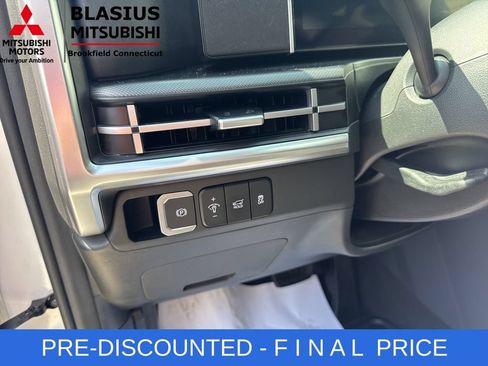 Used 2025 Hyundai Santa Fe SEL FWD image 31