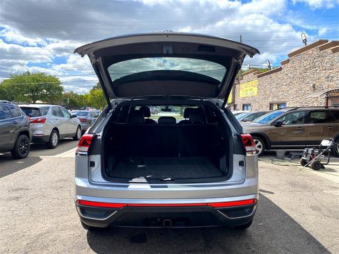 Used 2021 Volkswagen Atlas Cross Sport SE image 12