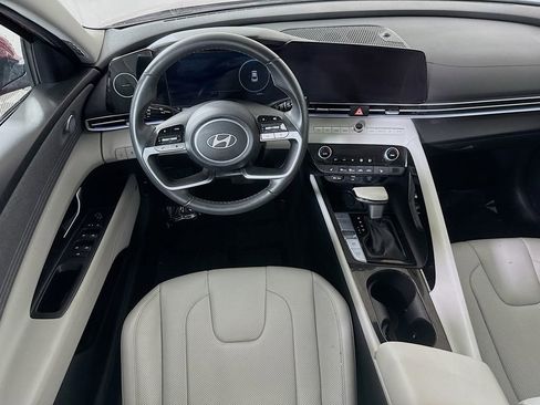 Used 2025 Hyundai Elantra Limited FWD image 3