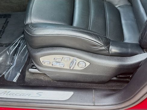 Used 2023 Porsche Macan S w/ Premium Package Plus image 19