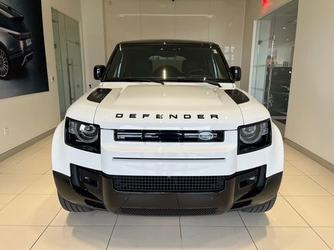 Used 2025 Land Rover Defender 110 X-Dynamic SE image 11