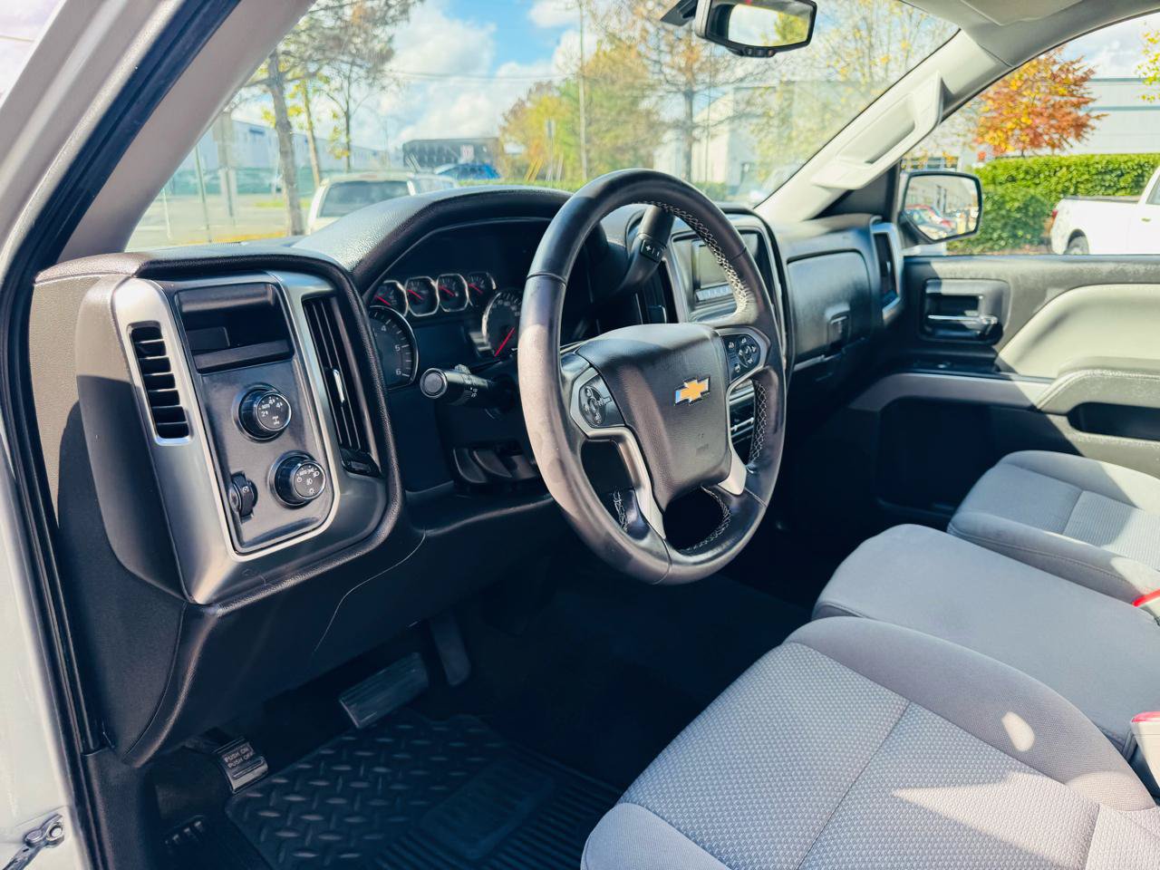 Used 2014 Chevrolet Silverado 1500 LT w/ LT Convenience Package AWD/4WD image 38