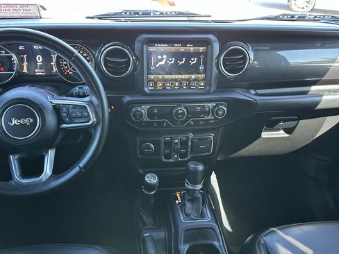Used 2020 Jeep Wrangler Unlimited Sahara image 15