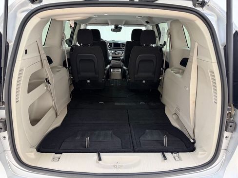 Used 2023 Chrysler Voyager LX FWD image 6