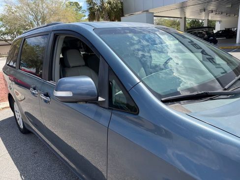 Used 2014 Toyota Sienna Limited w/ Limited Premium Package image 13