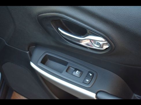 Used 2018 Jeep Cherokee Latitude Plus image 36