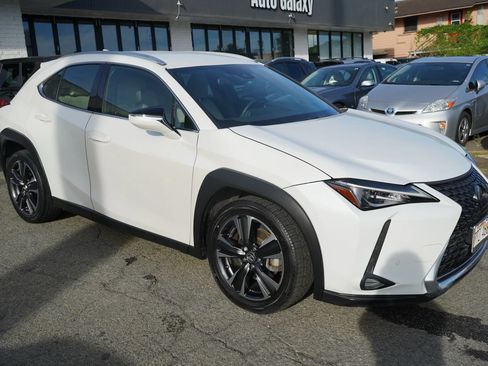 Used 2019 Lexus UX 200 FWD image 3