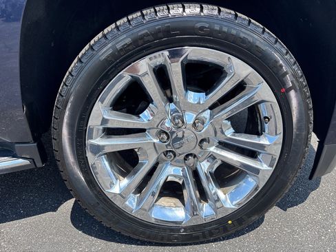 Used 2017 GMC Yukon SLT w/ Premium Edition AWD/4WD image 9