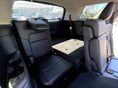 Used 2025 Nissan Pathfinder SL image 38