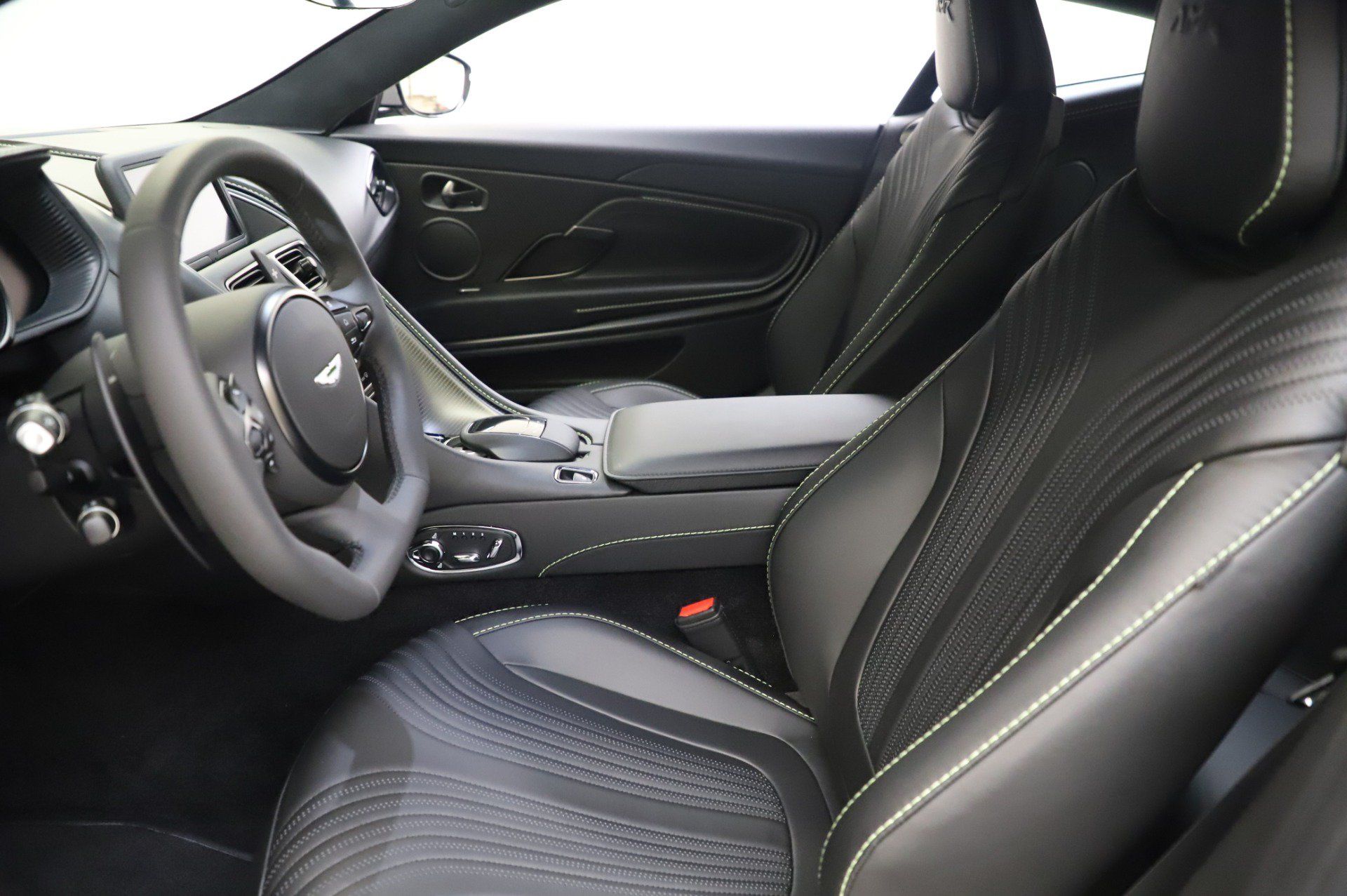 Used 2020 Aston Martin DB11 AMR RWD image 16
