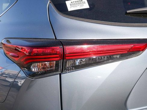 Certified 2022 Toyota Highlander XLE image 10