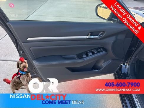 Used 2025 Nissan Altima 2.5 SL FWD image 17