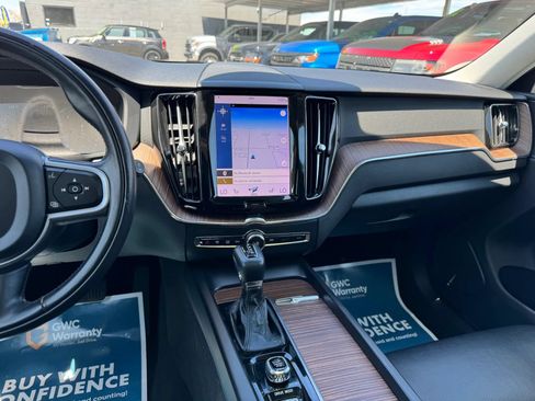 Used 2021 Volvo XC60 T5 Momentum w/ Premium Package FWD image 22