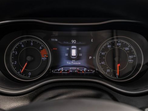 Used 2019 Jeep Cherokee Limited image 23