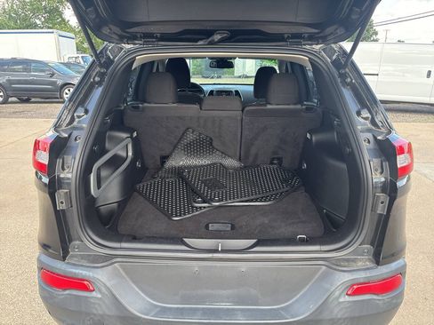 Used 2014 Jeep Cherokee Sport w/ Cold Weather Group AWD/4WD image 19