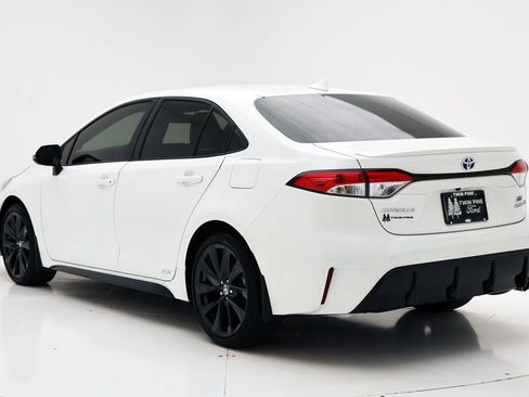 Used 2024 Toyota Corolla SE w/ SE Package image 6