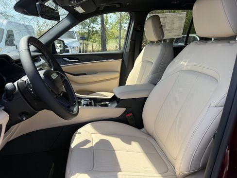 New 2026 Jeep Grand Cherokee Limited AWD/4WD image 15