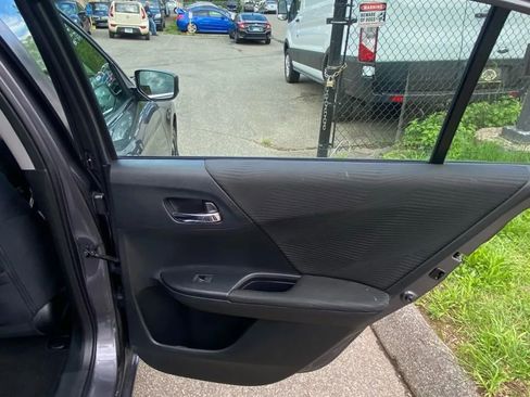 Used 2017 Honda Accord LX image 15