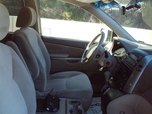 Used 2008 Toyota Sienna LE image 25