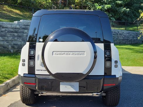Used 2026 Land Rover Defender 110 S image 6