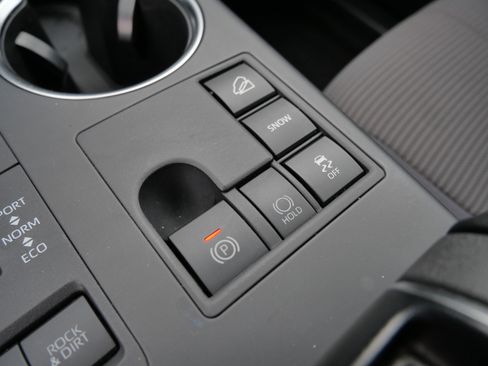 Certified 2025 Toyota Highlander LE AWD/4WD image 32