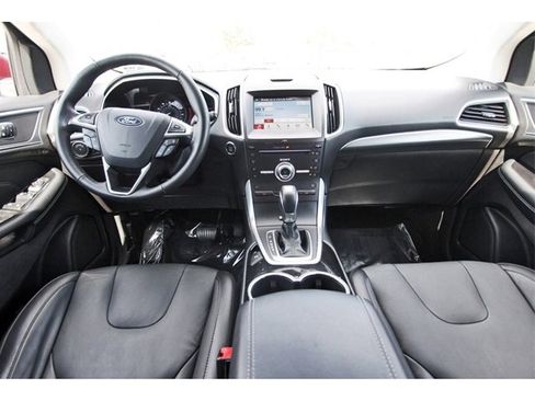 Used 2018 Ford Edge Titanium w/ Technology Package image 8