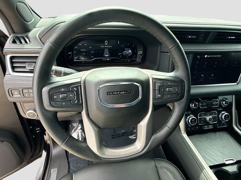 Used 2024 GMC Yukon Denali RWD image 40