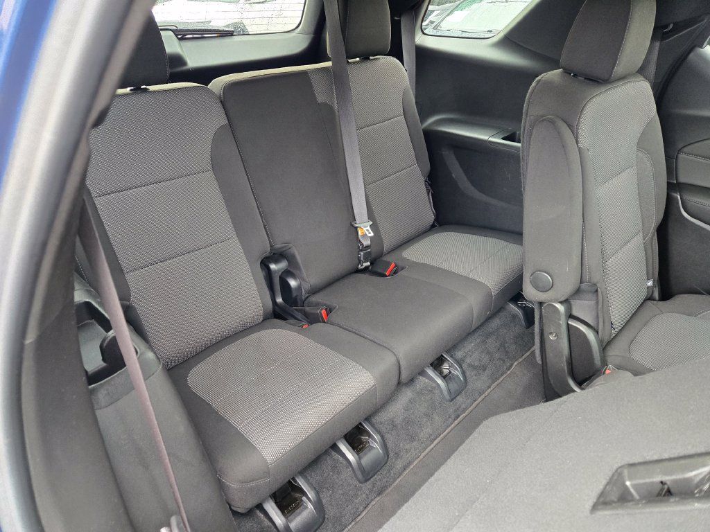 Used 2023 Chevrolet Traverse LT FWD image 17