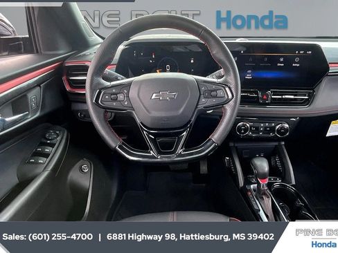 Used 2025 Chevrolet TrailBlazer RS w/ Convenience Package FWD image 5