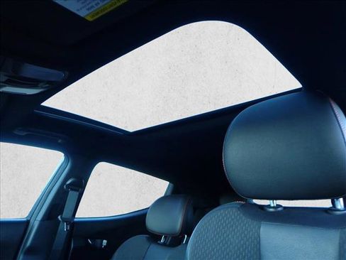 Used 2019 Hyundai Veloster Turbo image 12