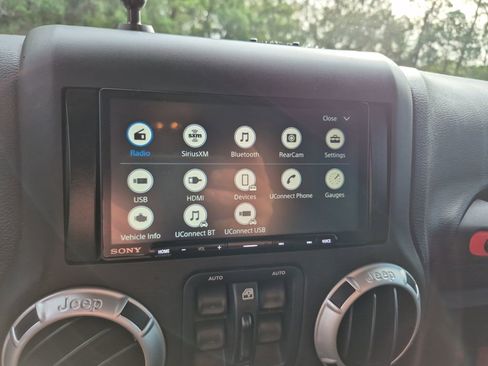 Used 2015 Jeep Wrangler Unlimited Sahara w/ Connectivity Group AWD/4WD image 24