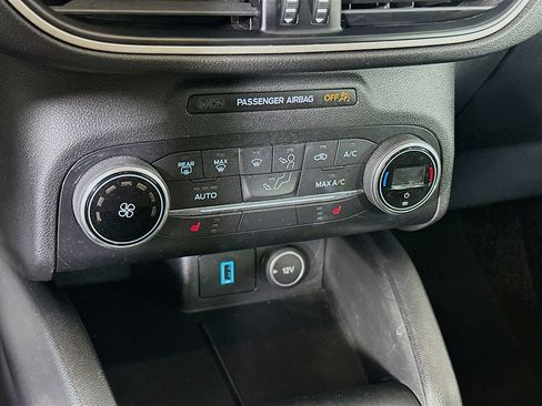 Used 2020 Ford Escape SE image 23