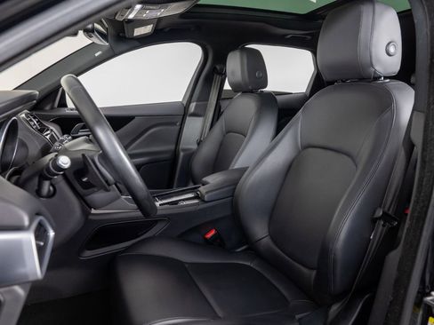 Used 2018 Jaguar F-PACE Premium image 15