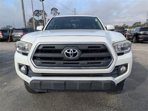 Used 2016 Toyota Tacoma SR5 w/ Towing Package image 8