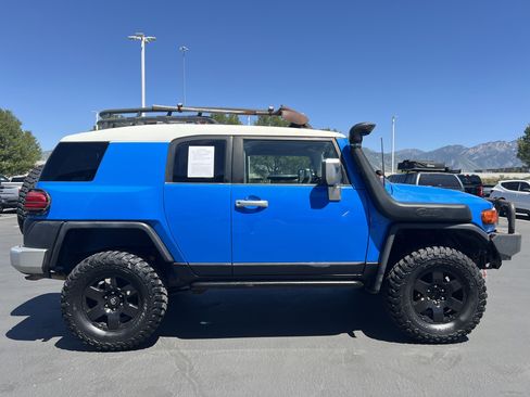 Used 2007 Toyota FJ Cruiser 4WD image 6