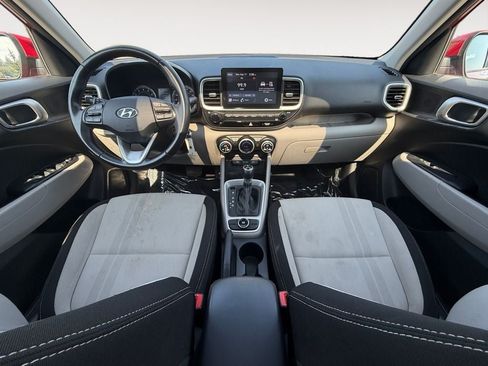 Used 2022 Hyundai Venue SEL FWD image 11