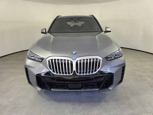 Used 2025 BMW X5 xDrive40i w/ Executive Package image 2